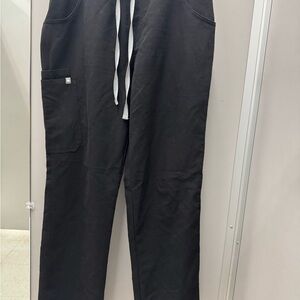 Figs Black Women Kade Cargo Scrub Pants size Medium